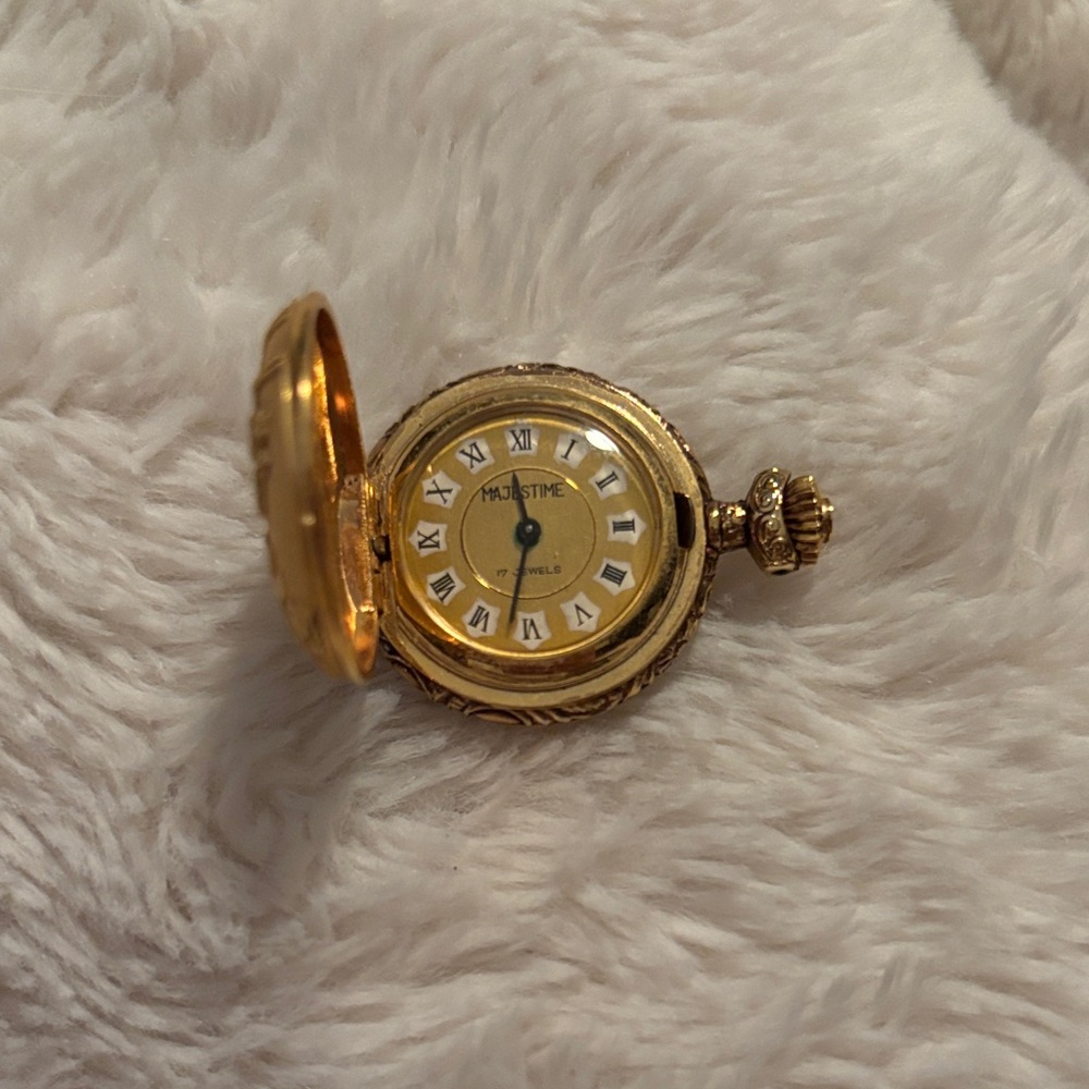 Majestime Gold Tone Women’s Pendant Pocket Watch Small Embossed Birds Vintage
